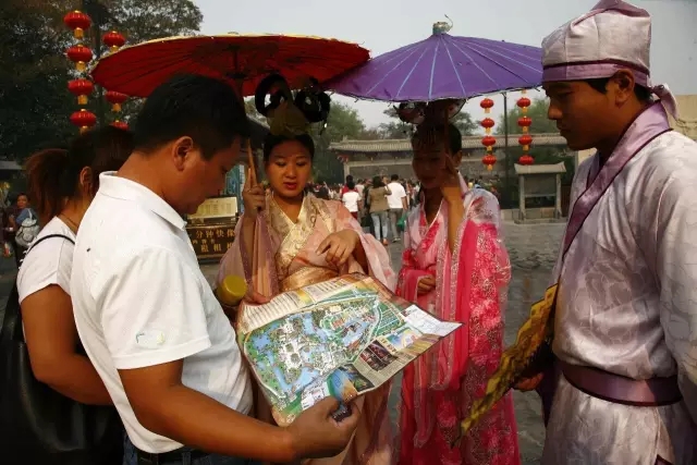 温馨服务造就品牌效益 ——“十一”期间，清明上河园景区游客接待量再创新高