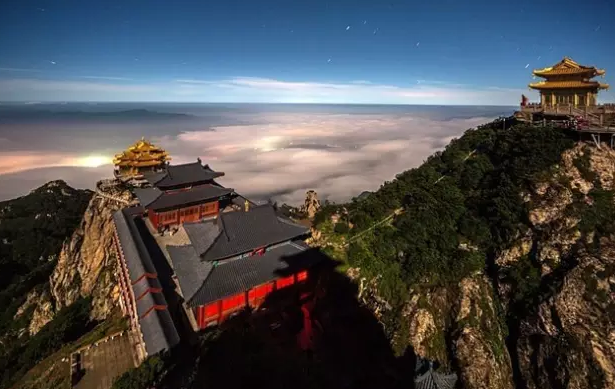 河南省第六届“三山同登”群众登山健身大会在栾川老君山景区成功举办