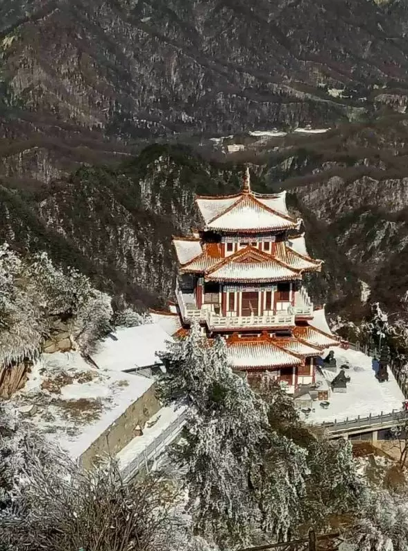 元宵前夕大雪至，云霄雪海闹元宵