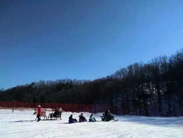 元宵前夕大雪至，云霄雪海闹元宵