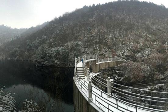 又是春来时 雪染西九华