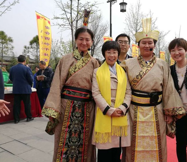 雨润河洛生锦绣，风行巩义带诗香