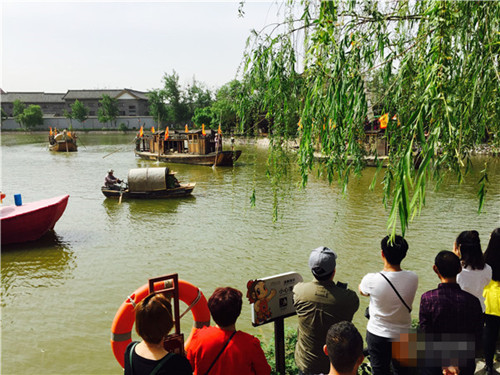 初夏林郁绿更浓，开封清园繁花一园香