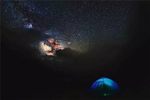 开车路上安营扎寨 黛眉山景区周末好去处