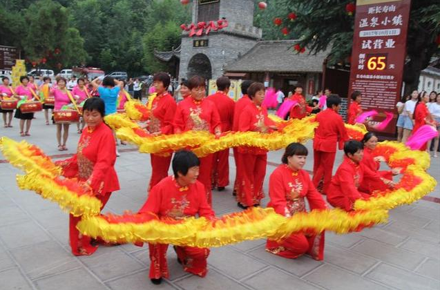 巩义竹林长寿山风情古镇音乐啤酒节开幕， 吃喝嗨唱释放心情！