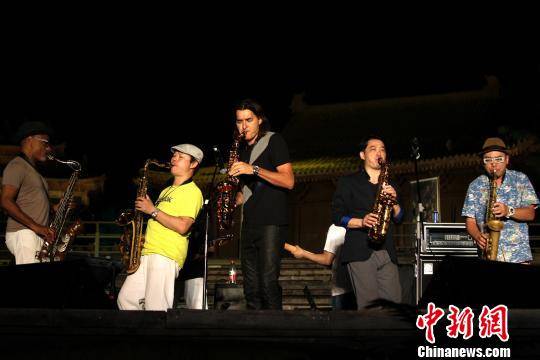 袁娅维亮嗓嵩山国际音乐节“格莱美”大师助阵