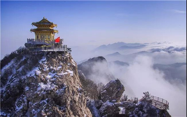 登老君山顶 看云海翻涌 雾凇仙境 登老君山顶 看云海翻涌 雾凇仙境