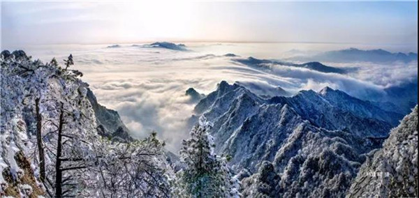 登老君山顶 看云海翻涌 雾凇仙境 登老君山顶 看云海翻涌 雾凇仙境