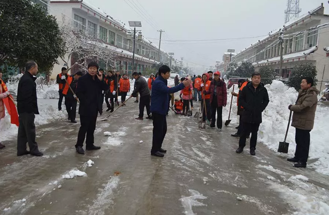 天冷情暖－灵山风景区干部职工积极开展清积雪扫路障志愿服务活动