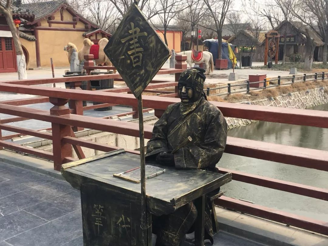 清明上河园演员敬业如初，游客为之点赞！