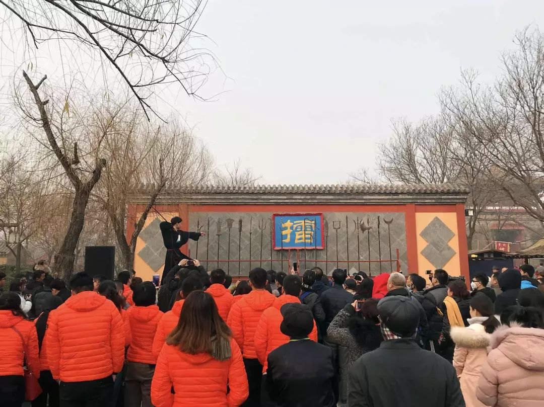 清明上河园演员敬业如初，游客为之点赞！