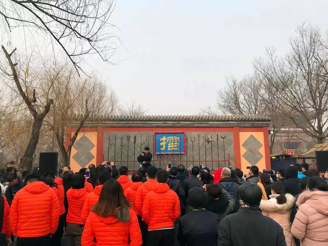清明上河园演员敬业如初，游客为之点赞！