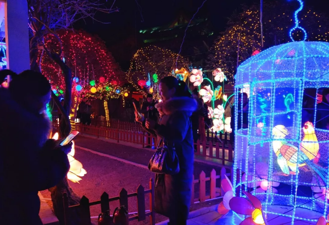 天波杨府景区：大宋上元灯会开幕前夕迎来一批特殊的劳动者