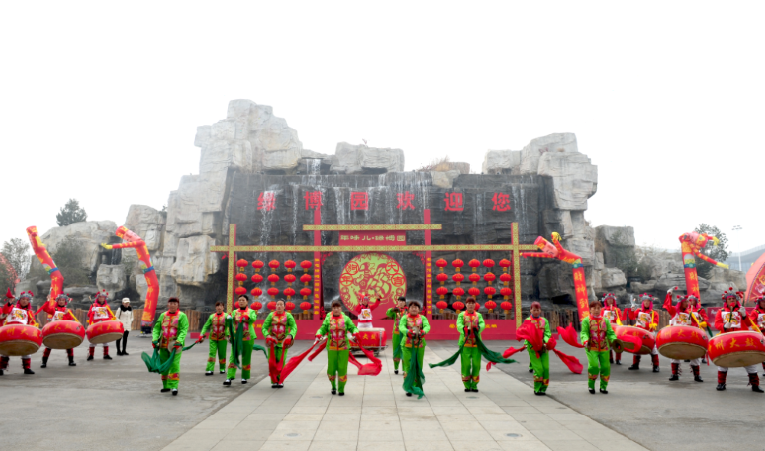 郑州绿博园游客爆棚，迎来春节旅游开门红