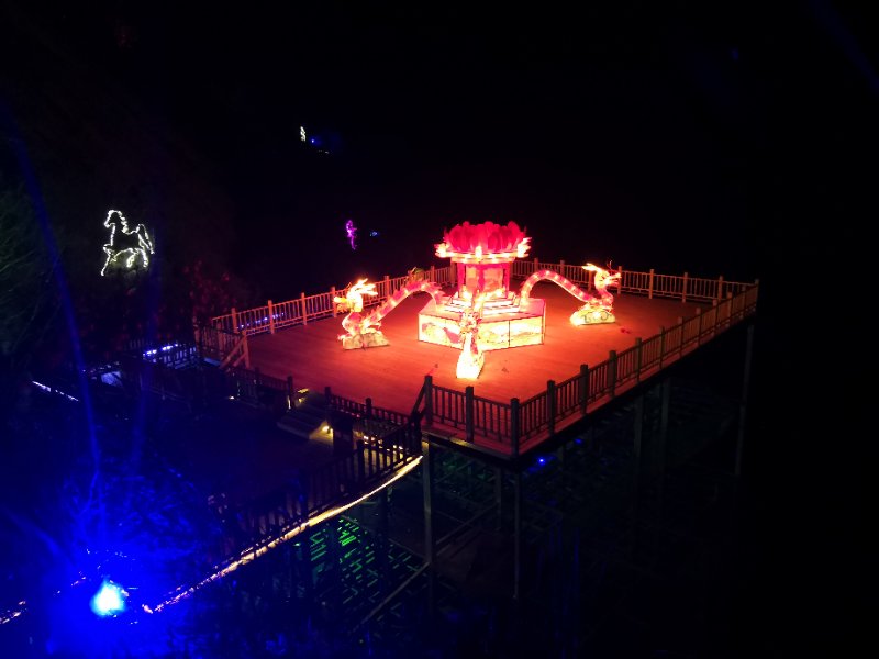 五朵山老式花灯庙会受青睐 春节游客创新高