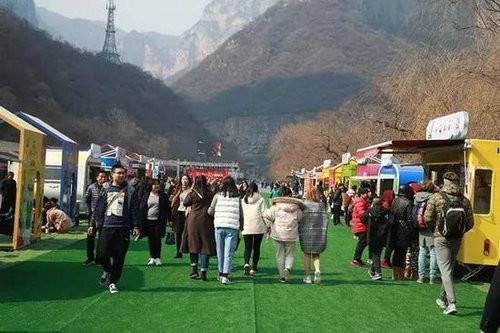 2018年春节黄金周云台山旅游市场火爆 直升飞机低空游成亮点