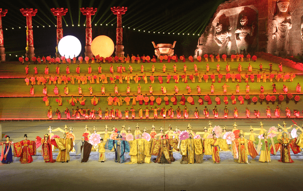 2018洛阳牡丹花季盛大开演 史诗剧《武则天》耀世归来