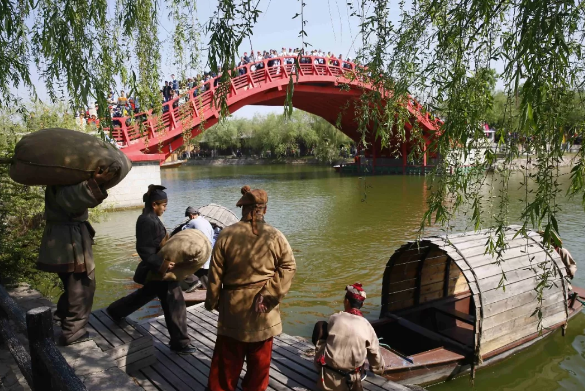 清明上河园荣获2018中国“互联网+”数字经济峰会优质旅游服务奖