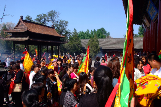 2018中岳庙会火爆开启，祈福逛吃就在这个春天！