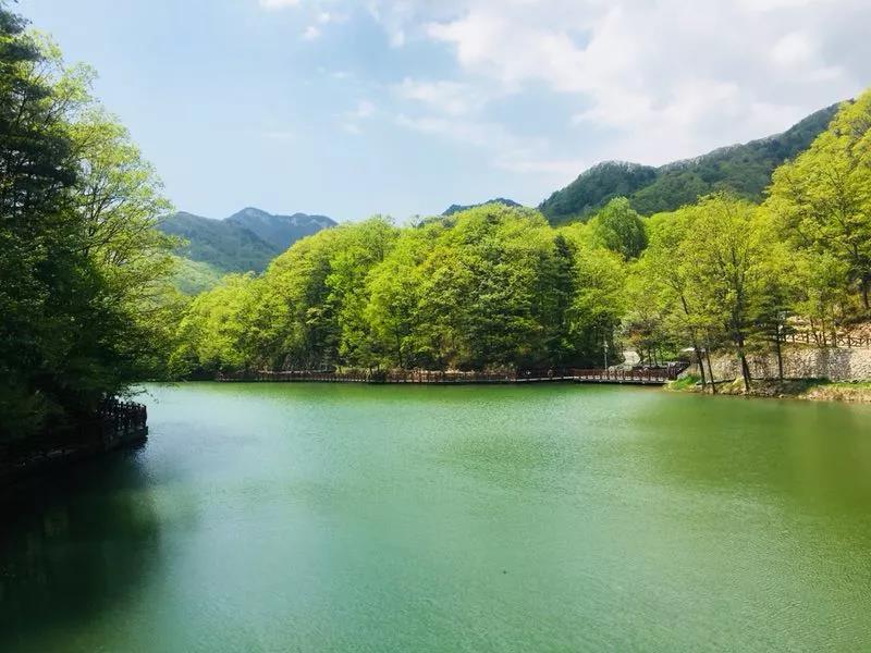 五月白云山春浅夏深