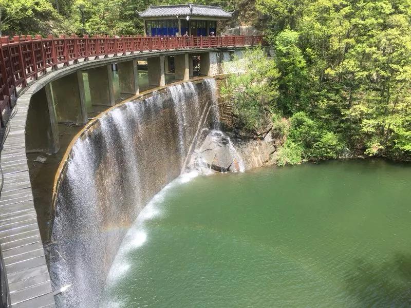 五月白云山春浅夏深