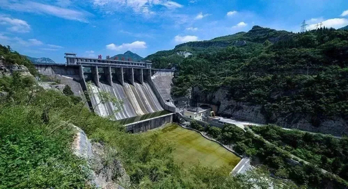 5月29日“转角遇明星” 情感大剧《那年小米正芬芳》新闻发布会将在青天河景区举办