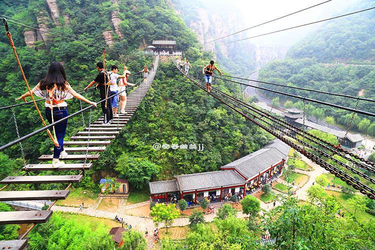 吃长桌宴 走网红桥 观大熊猫,龙潭大峡谷清凉之旅酷爽开启! 吃长桌宴 走网红桥 观大熊猫,龙潭大峡谷清凉之旅酷爽开启!
