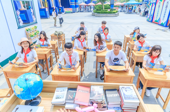 至臻毕业盛宴，就在方特假日酒店