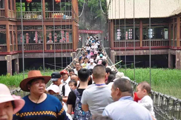 青天河风景区：暑假周末这样过 免费水席随便坐