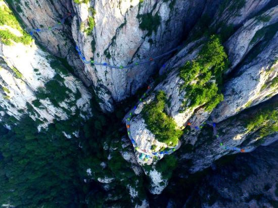 老君山帐篷节：驴友悬崖绝壁“安营扎寨” 尽享自然和浪漫