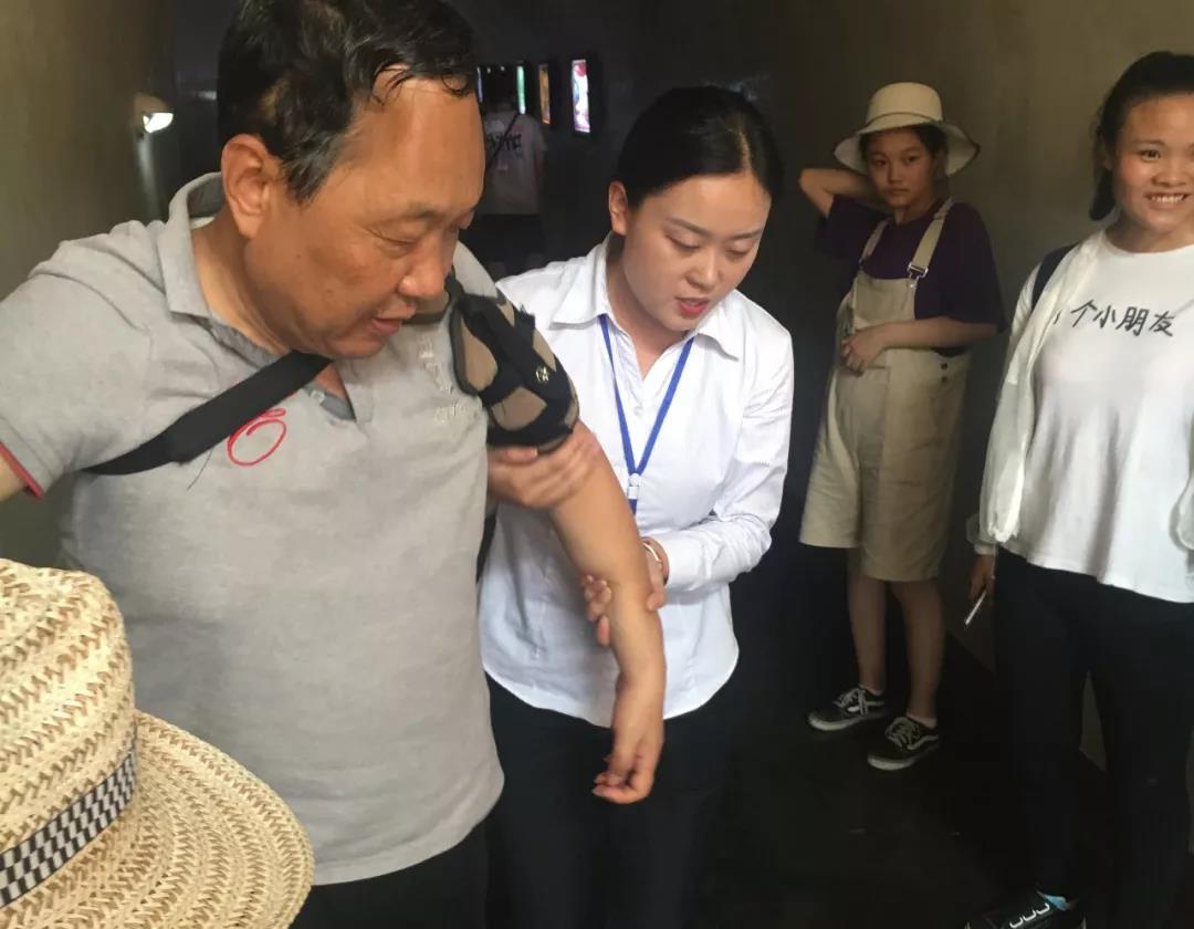 弘扬正能量，平凡而又精彩的故事在鸡冠洞上演
