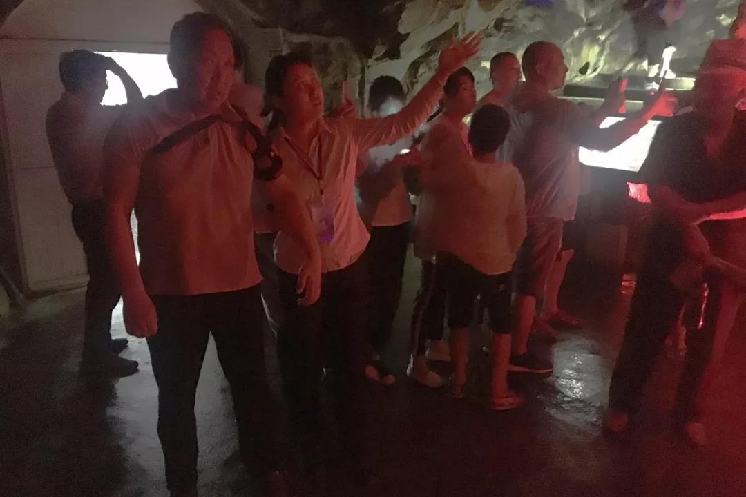 弘扬正能量，平凡而又精彩的故事在鸡冠洞上演