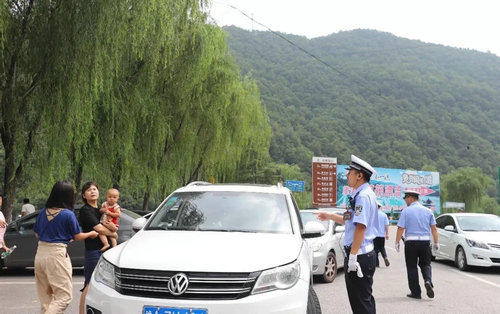 高速免费 重渡沟风景区用温情服务留住游客