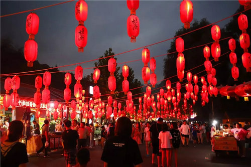 幻夜魔术夜点亮重渡沟 万千游客尽开颜