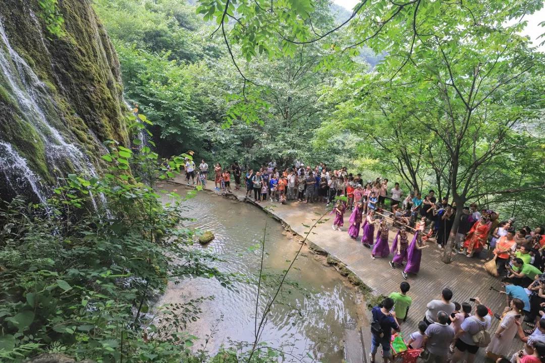 快闪！影视明星大咖惊现重渡沟 全民狂欢秒变摇摆海洋