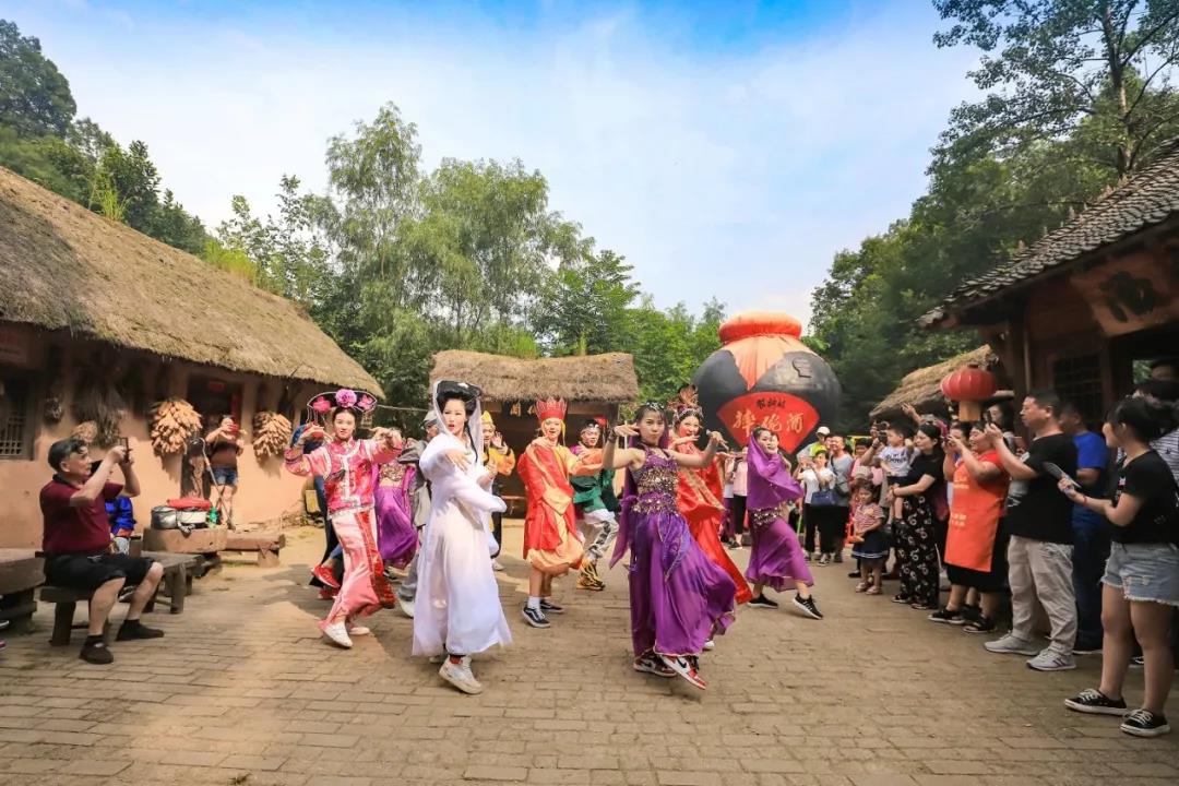 快闪！影视明星大咖惊现重渡沟 全民狂欢秒变摇摆海洋