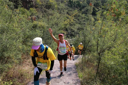 2018年中国云台山九九国际登山挑战赛激情开赛