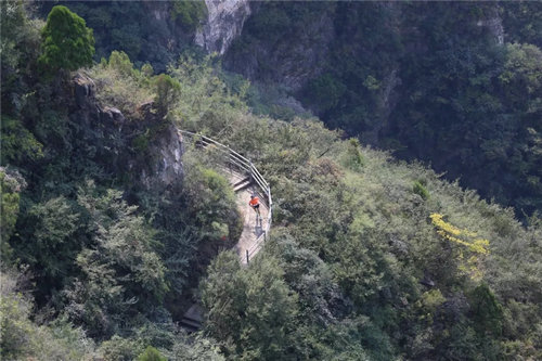 2018年中国云台山九九国际登山挑战赛激情开赛