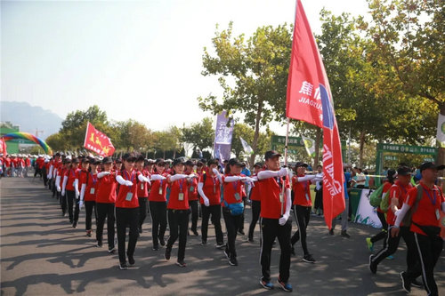 2018年中国云台山九九国际登山挑战赛激情开赛