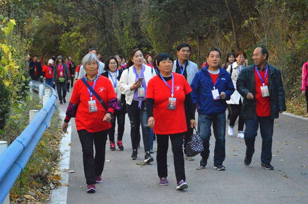 巩义市新中镇2018年“秋染浮戏山”全民登山活动成功举办