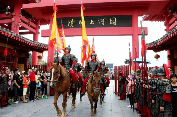 清园“筑梦人”：全心全力二十年，成就清明上河园！