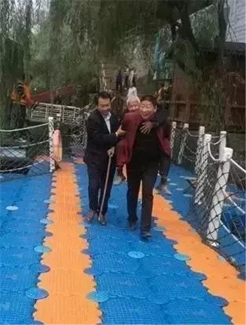 请看 来自青天河的人造“美景”