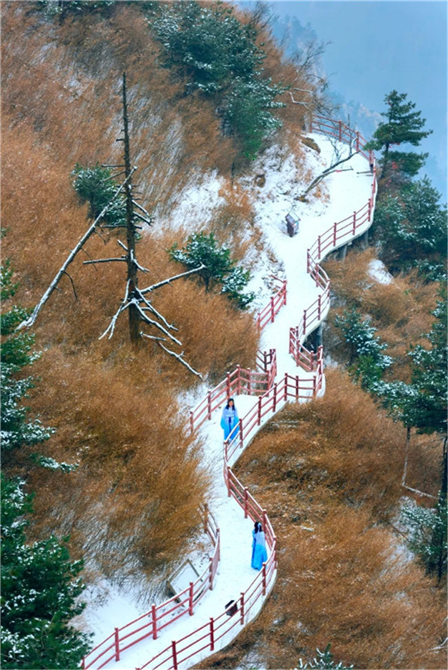 登高峰迎新年 龙峪湾景区推出三天免门票活动