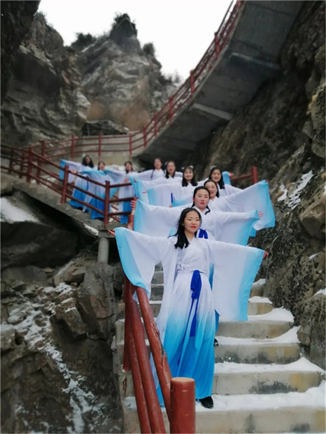 登高峰迎新年 龙峪湾景区推出三天免门票活动 登高峰迎新年 龙峪湾景区推出三天免门票活动