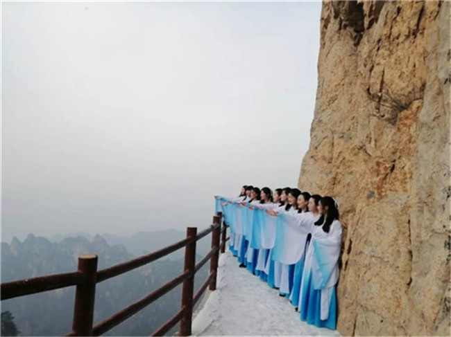 登高峰迎新年 龙峪湾景区推出三天免门票活动