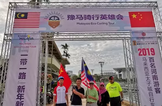新年第一天，百名河南游客潇洒骑行东南亚