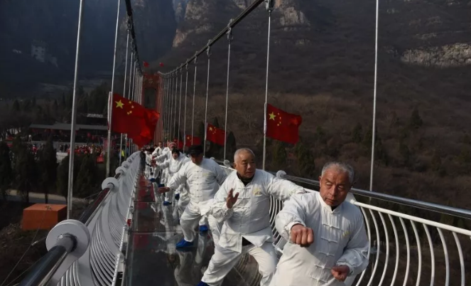 期盼已久的神农山云上天桥在2019年1月1日盛大开幕！