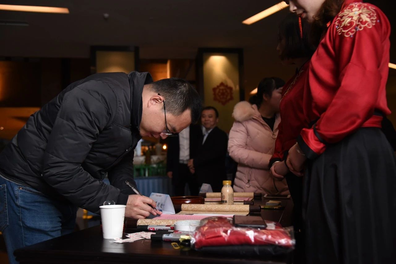 聚焦巅峰，共谋发展 洛阳白云山2018年终答谢会隆重举行