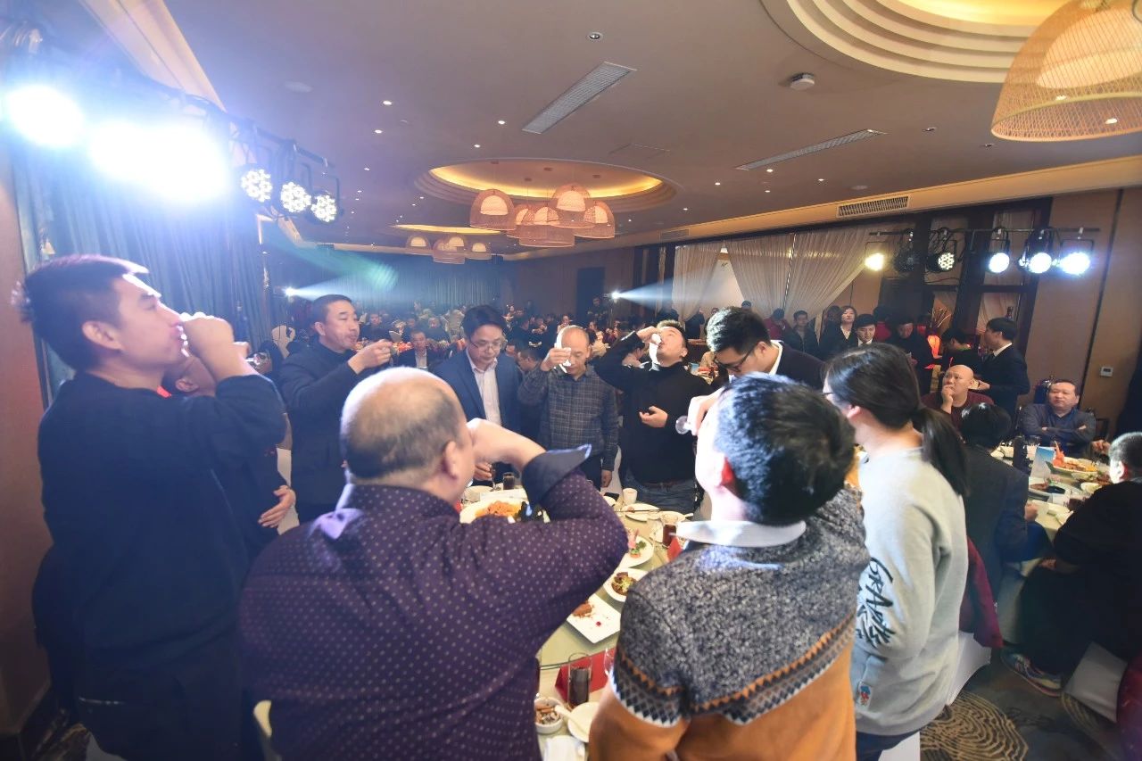 聚焦巅峰，共谋发展 洛阳白云山2018年终答谢会隆重举行
