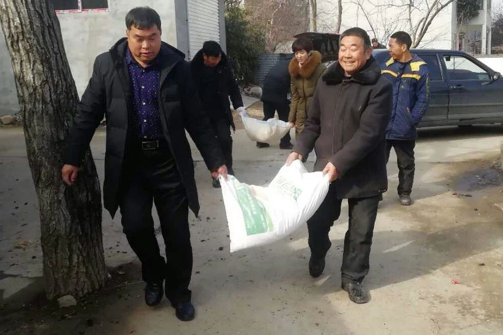 创新主题党日+活动形式 走访慰问暖人心